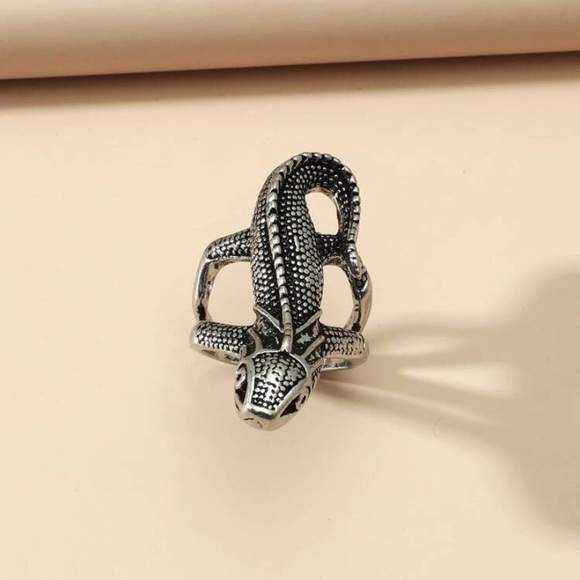Detailed lizard ring - Picture 3 of 3